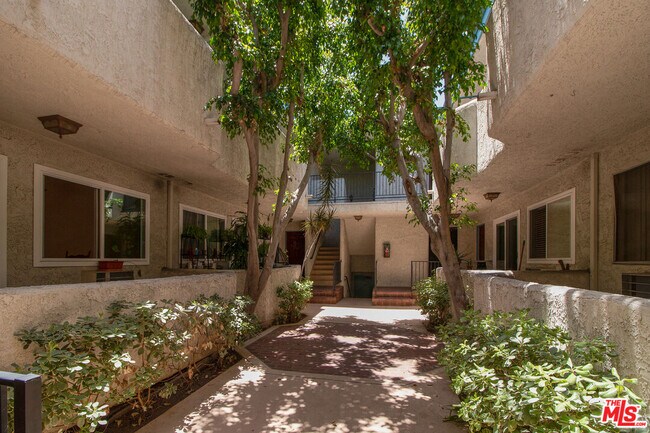 Building Photo - 3637 Glendon Ave
