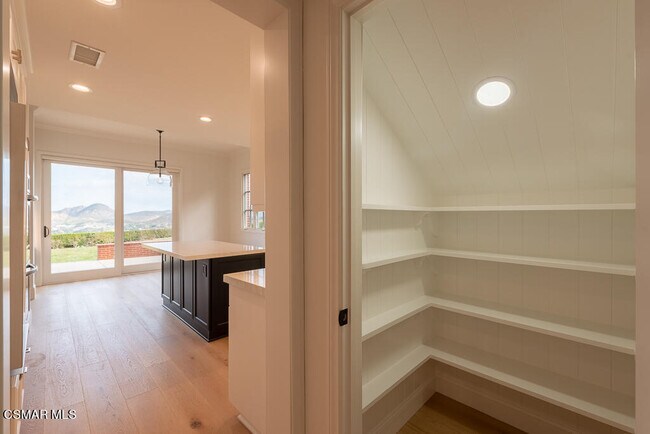 Building Photo - 2390 Crombie Ct