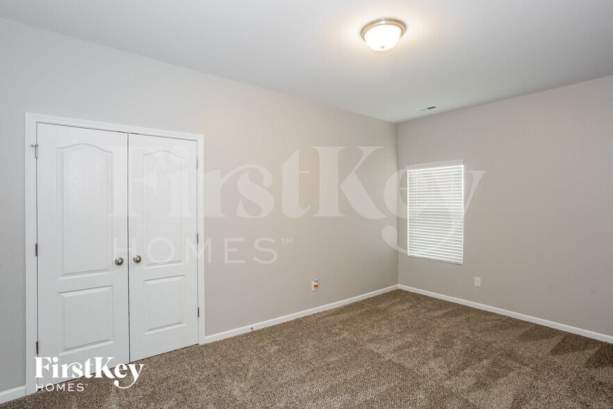 Building Photo - 3516 Larkhaven Ave SW
