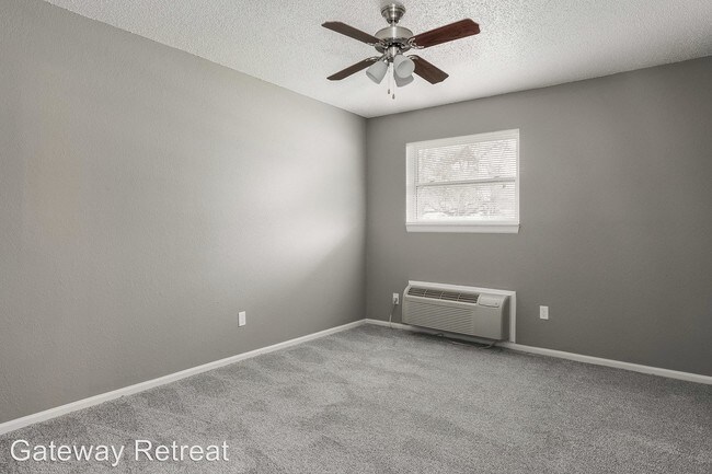 Building Photo - 1 br, 1 bath Apartment - 15400 Bellaire Ave