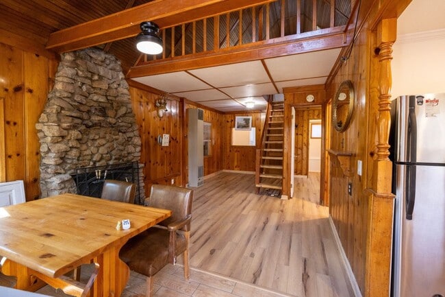 Building Photo - 2242 Deep Creek Dr
