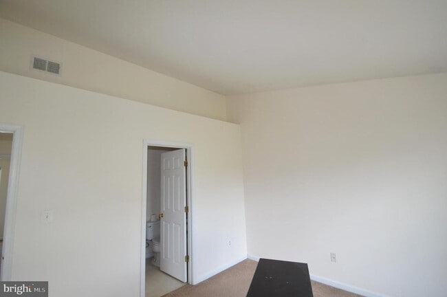 Building Photo - 42761 Hollingsworth Terrace