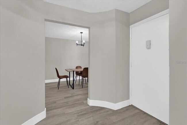 Building Photo - 544 Orange Dr