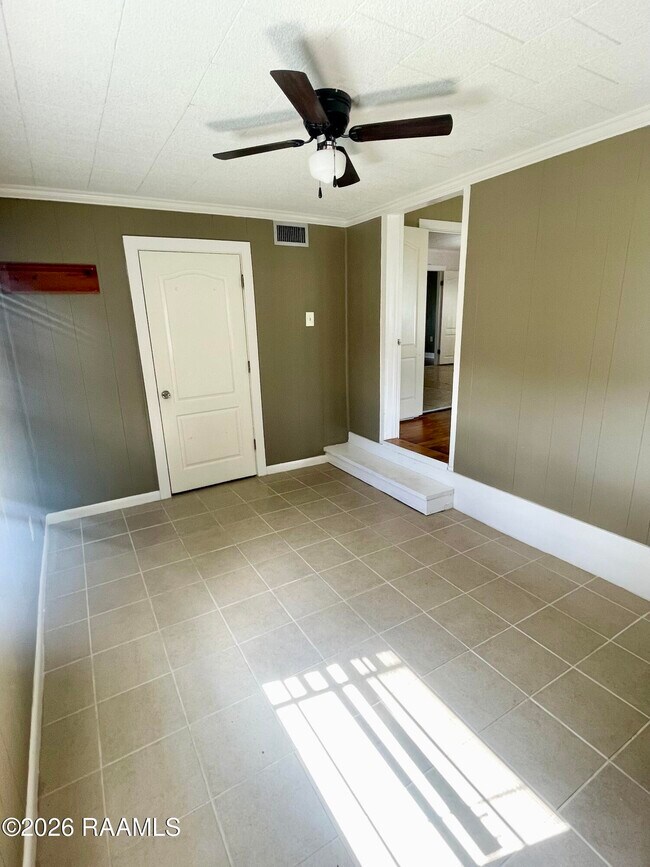 Building Photo - 135 Oswald St