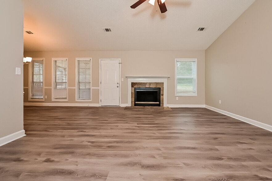 Building Photo - 5815 Mistyview Dr