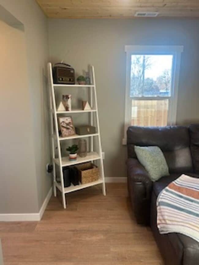 Building Photo - Adorable Fully Remodeled Home in Prime Location – Furnished & Move-In Ready!