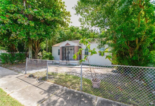 Building Photo - 1250 NW 43rd St