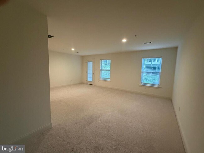Building Photo - 105 Larrabee Wy