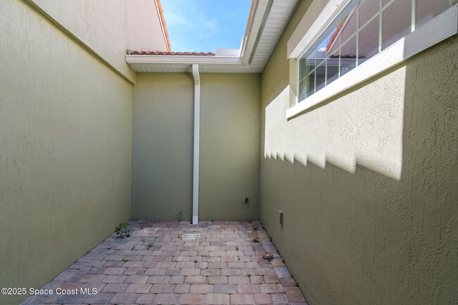 Building Photo - 3325 Sedge Dr