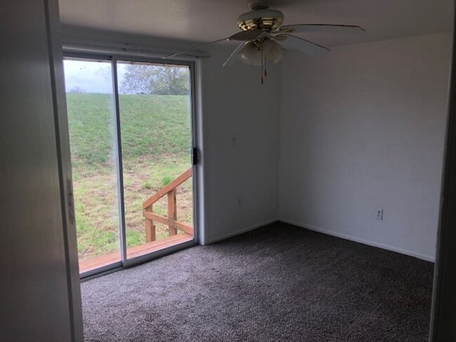 Building Photo - 3-bedroom 1 bath House