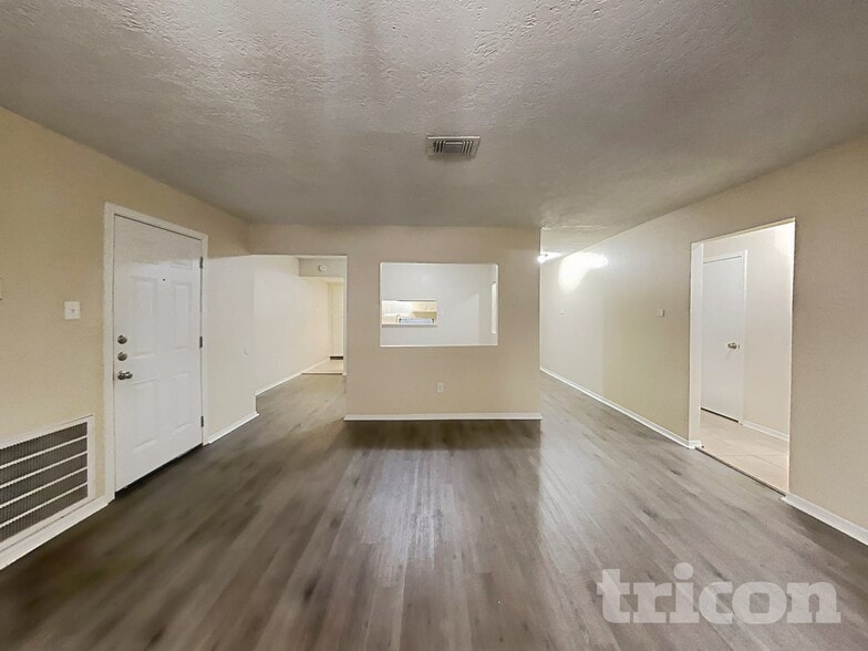 Building Photo - 20118 Misty Pines Dr