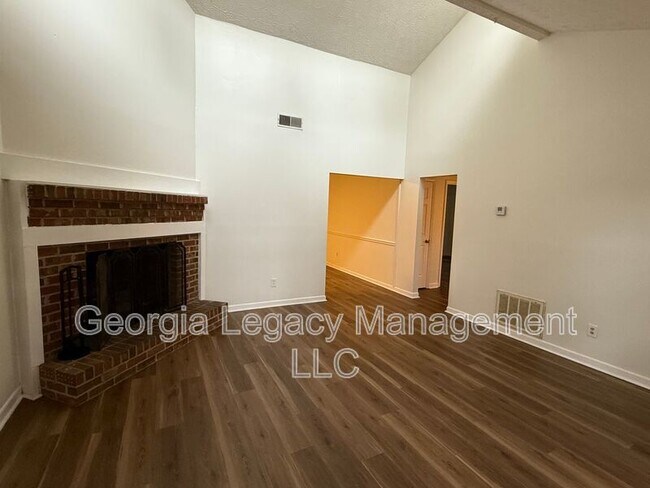 Building Photo - 365 Fowler Dr