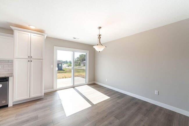 Building Photo - 2124 Brengman Dr