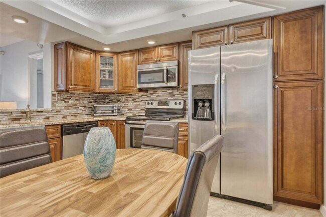 Building Photo - 690 Island Way