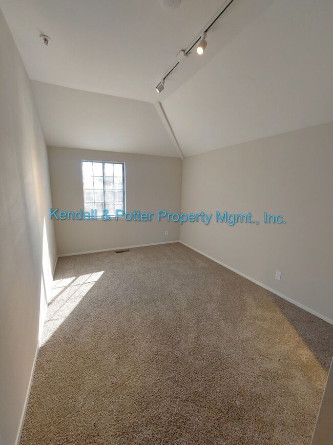 Building Photo - Large Two Bedroom Near Seabright Beach 2BR...