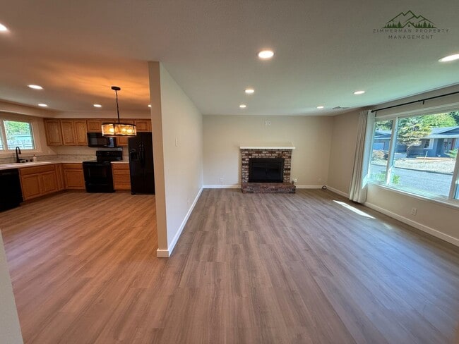 Building Photo - Updated Churchill 3 bedroom 2 bathroom Home