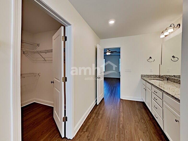 Building Photo - 251 Lake St