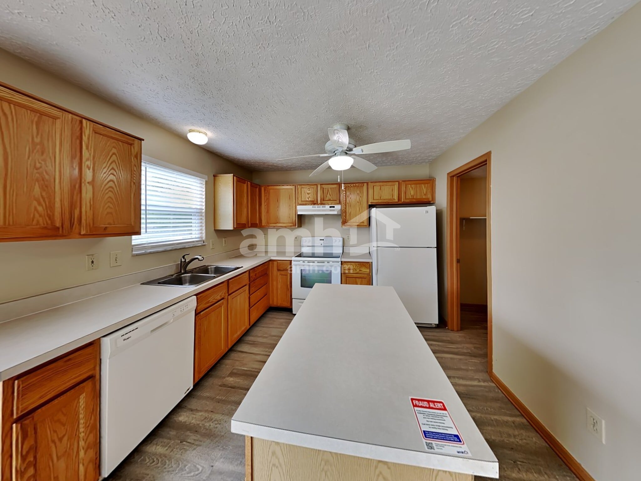 Building Photo - 6870 Laburnum Dr