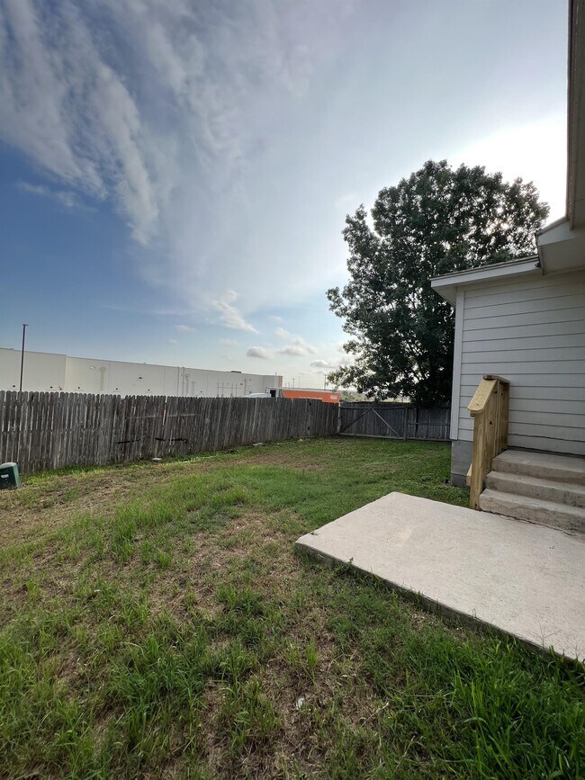 Building Photo - 9411 Massaro St