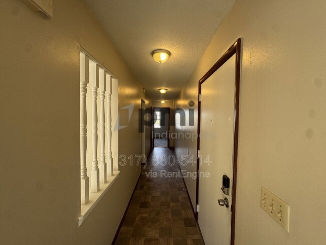 Building Photo - 90 Stornoway Dr W