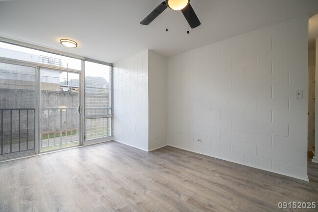 Building Photo - $2,900/mo | 2BR | 1BA | 620 sq. ft. | Move...