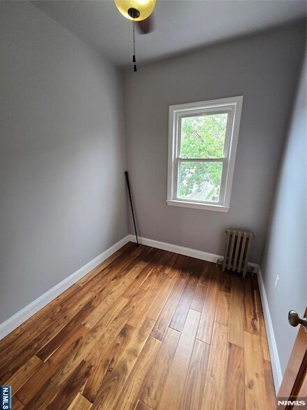 Building Photo - 158 Knapp Ave
