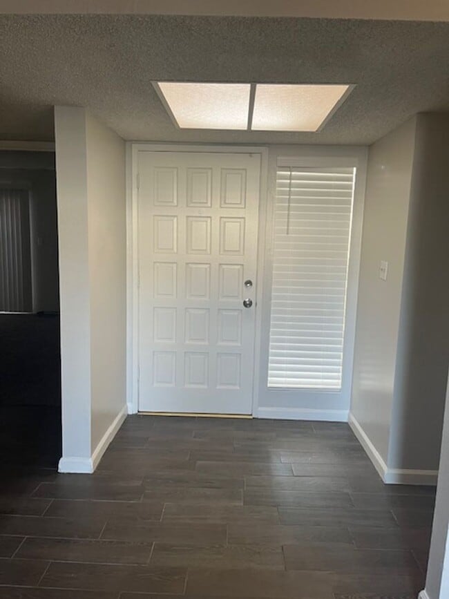 Building Photo - DC817