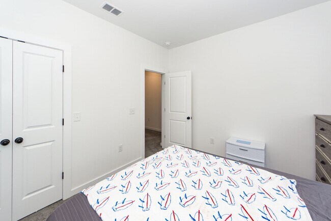 Building Photo - 4 Bedroom 3 Bath Home in Windsor Hill - North Charleston