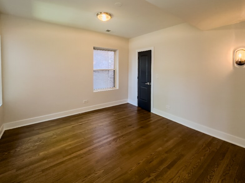 Building Photo - 1517 E 67th Pl