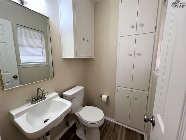 Building Photo - 4717 N Shore Dr