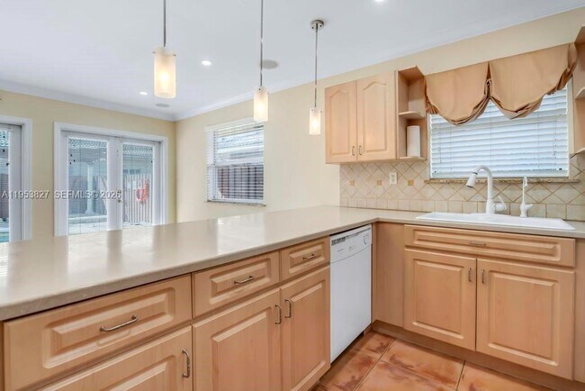 Building Photo - 4370 SW 82nd Ave