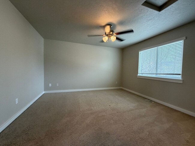 Building Photo - Perfect 4 bed 2.5 ba home in the desirable Sundance Subdiv. off McMillan & Meridian Rd.