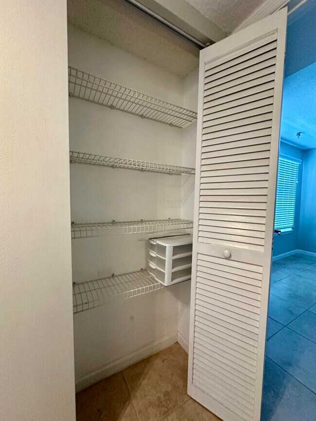 Building Photo - 1050 Crystal Way