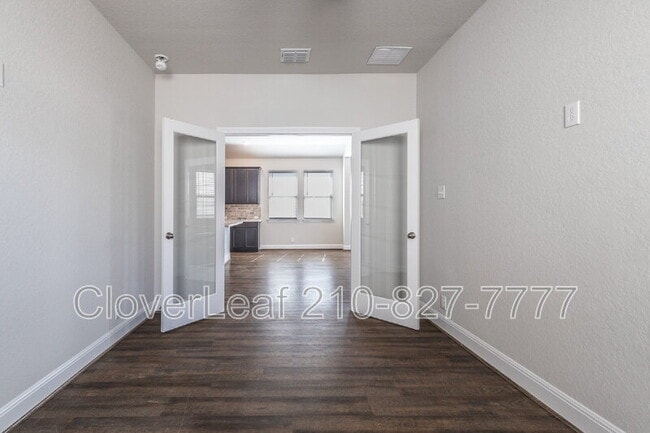 Building Photo - 5530 Pin Pt