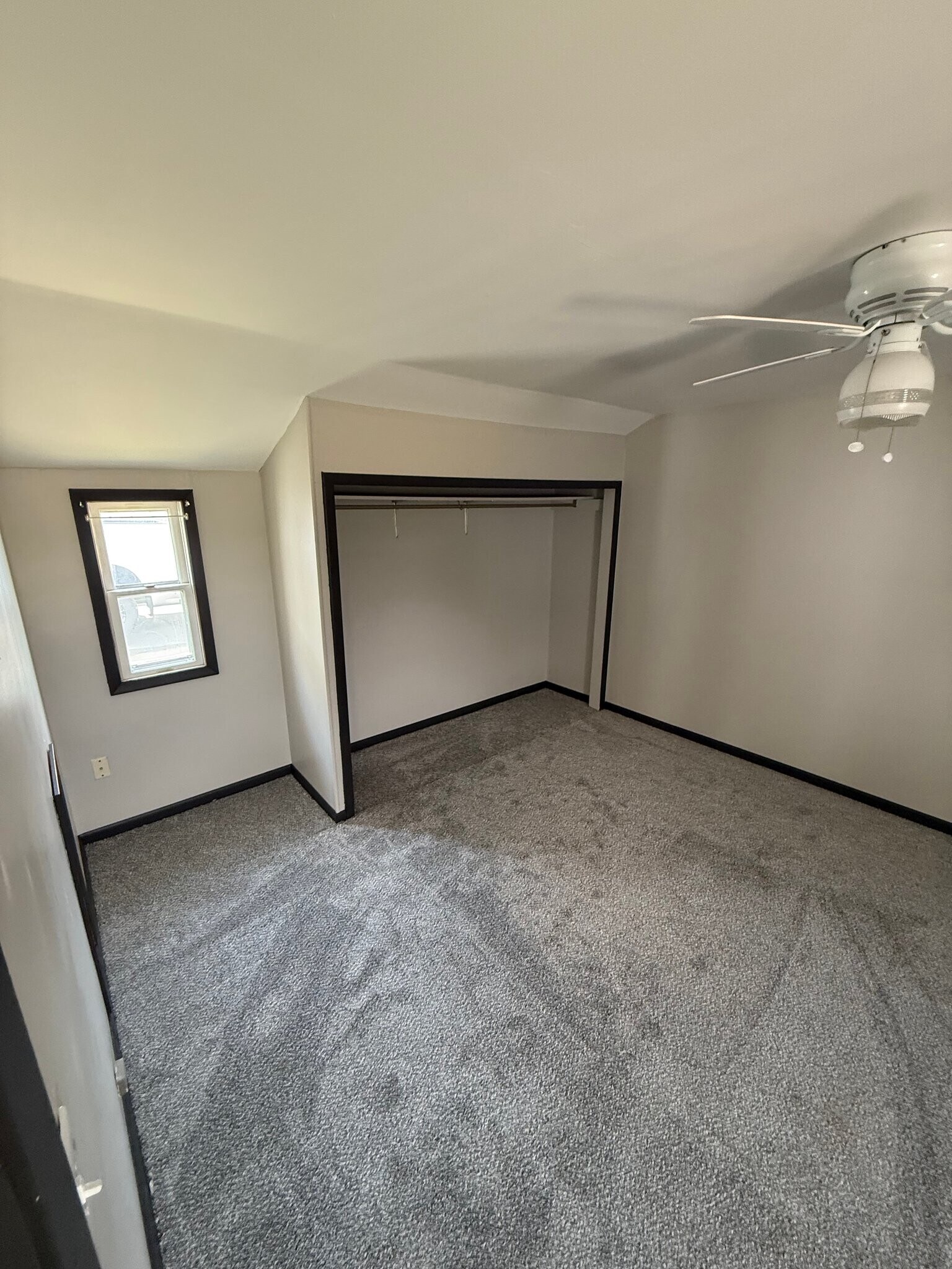 Building Photo - 710.5 W 8th St