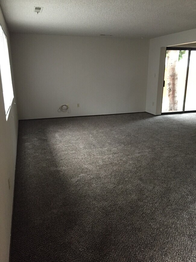 Building Photo - 1205 W Ivy Ave