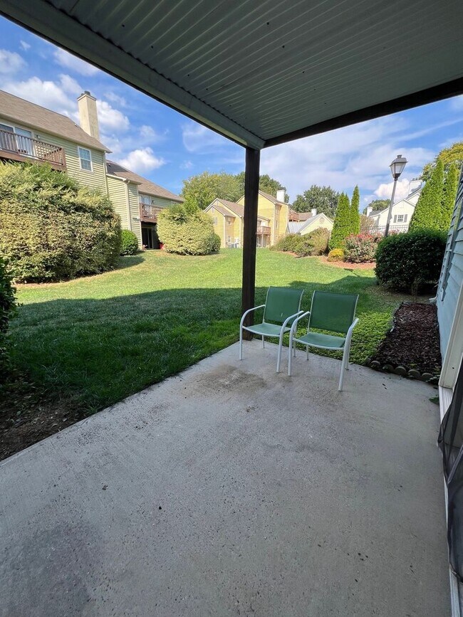 Building Photo - T.R. Lawing Realty Property