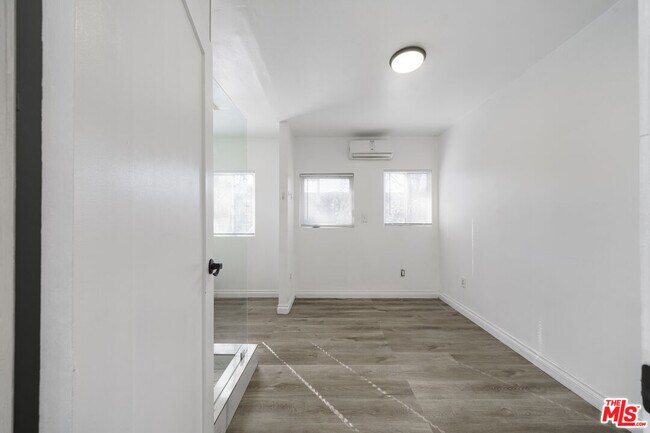 Building Photo - 424 N Reno St