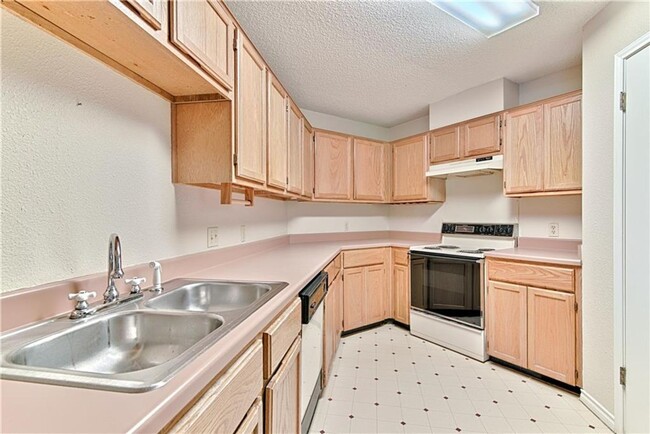 Building Photo - 6708 Windrift Way