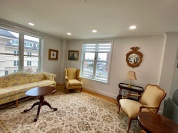 Building Photo - 65 Chelsea St