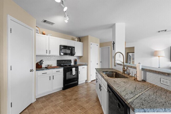 Building Photo - 13001 Carillon Way