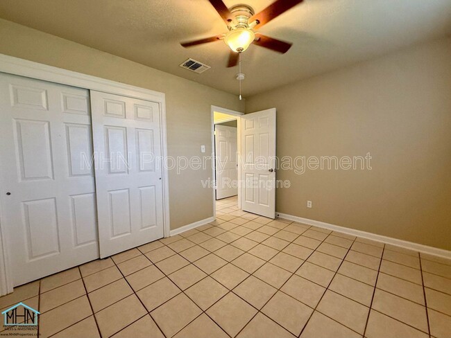 Building Photo - 5603 Lakebend W Dr