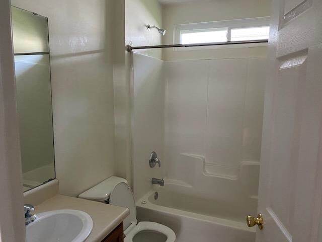 Building Photo - 2681 Fairmount Ln