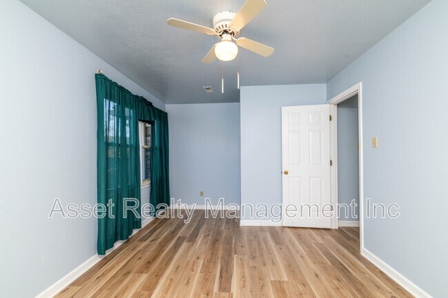 Building Photo - 136 Durwood Rd