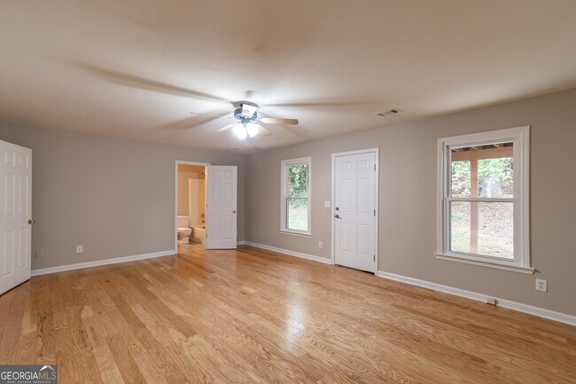 Building Photo - 705 Oxford Crest Ct NW