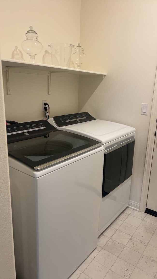 Building Photo - 12668 Ojo Caliente St