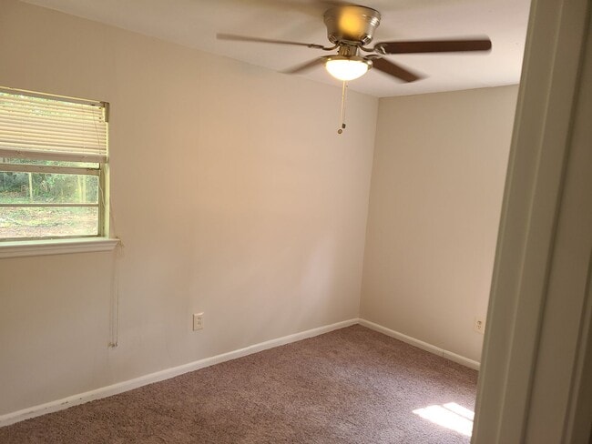 Building Photo - 2112 Melanie Dr