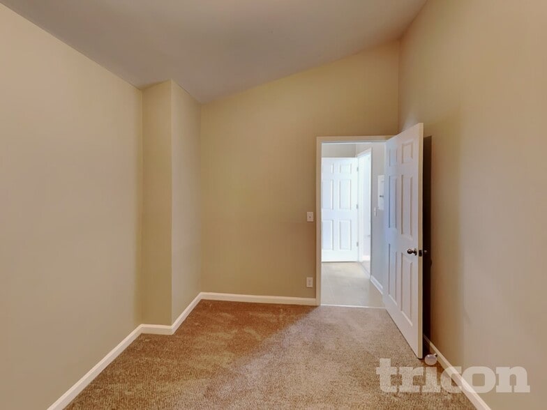 Building Photo - 1307 Creekside Dr