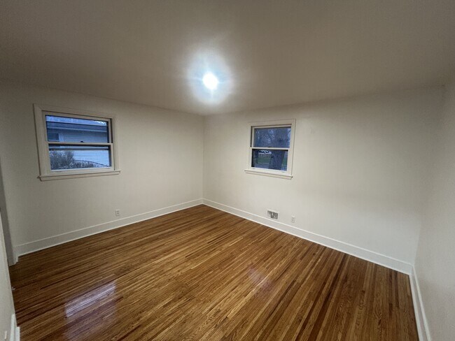 Building Photo - 149 Brookdale Park