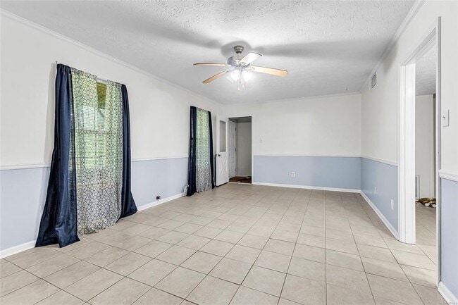 Building Photo - 140 Livingston Cir